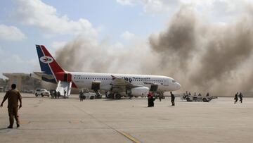 Dust rises after explosions hit Aden airport, upon the arrival of the newly-formed Yemeni government in Aden, Yemen December 30, 2020. REUTERS/Fawaz Salman     TPX IMAGES OF THE DAY