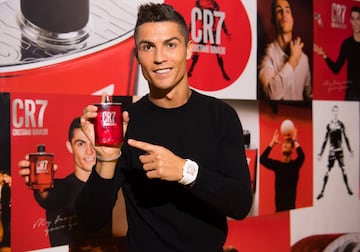 MADRID, SPAIN - SEPTEMBER 07:  Crisitiano Ronaldo celebrates the launch of his new frangrance CR7 on September 7, 2017 in Madrid, Spain.  (Photo by David Ramos/Getty Images for CR7)