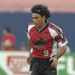 MLS celebra cumpleaños de Hugo Sánchez con uno de sus golazos