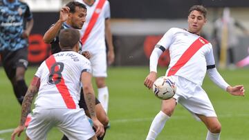 Trejo y Comesa&ntilde;a, durante el partido contra el Almer&iacute;a.