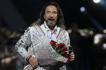 El argentino se lució en la Quinta Vergara con chistes sobre las costumbres más típicas de los chilenos. Marco Antonio Solís se llevó las llaves de la ciudad.
