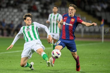 Juan Miranda y Gavi en una acción del encuentro.