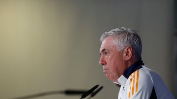 MADRID, 03/03/2025.- El entrenador italiano del Real Madrid, Carlo Ancelotti, ofrece una rueda de prensa en la víspera del partido de ida de los octavos de final de la Liga de Campeones que van a disputar frente al Atlético de Madrid. EFE/Juanjo Martín