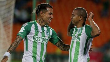 Dayro Moreno y Macnelly Torre durante un partido con Atlético Nacional por Liga Águila I-2018