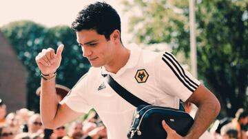 Raúl Jiménez con los Wolves