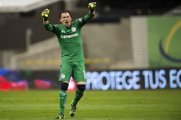 Miguel Centeno (Toluca) – 2 Liga MX (Toluca): Centeno es el arquero suplente del Toluca y estuvo en los dos más recientes campeonatos de los escarlatas, aunque cabe destacar que en ninguno tuvo minutos.