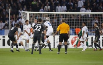 Cristiano marca el 0-1 de falta directa durante la fase de grupos de la Champions League 09/10.