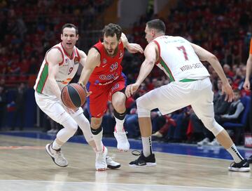 Base - 32 años - 1,91
El español suma su segunda temporada en el CSKA tras su último intento en la NBA (Sixers). El base fue una de las grandes referencias del Madrid de Pablo Laso y su calidad está más que contrastada. Es una garantía en el pase y en el
