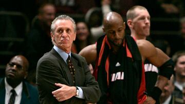 Pat Riley, con Alonzo Mourning, el recordado pívot de Miami Heat.