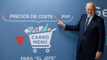 El presidente de Mercadona, Juan Roig, a su llegada a una rueda de prensa para informar sobre la situación actual y futura de los cinco Componentes de Mercadona, en el Centro de Coinnovación del Jarro, a 14 de marzo de 2023, en Paterna, Valencia, Comunidad Valenciana (España). Durante el acto, el presidente de Mercadona ha afirmado que la empresa ha ganado 718 millones de euros, un 5,6% más que el año pasado. Además, ha comentado que el margen bruto de Mercadona en 2021 estaba en un 26% y ahora en un 25% debido al impacto de la inflación. Para 2023, Roig prevé que los costes serán alrededor de 500 millones de euros, y asegura que Mercadona mejorará la productividad.
14 MARZO 2023;MERCADONA;EMPRESA;ECONOMÍA;FINANZAS;SITUACIÓN;SITUACIÓN ECONÓMICA;EUROS;GANADO;BENEFICIO;COSTES;INFLACIÓN
Rober Solsona / Europa Press
14/03/2023