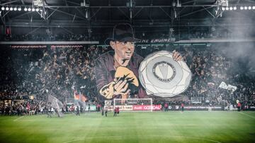 Los seguidores del LAFC recibieron a su goleador con un impresionante tifo en el que aparece el delantero mexicano junto con el MLS Supporter&#039;s Shield.