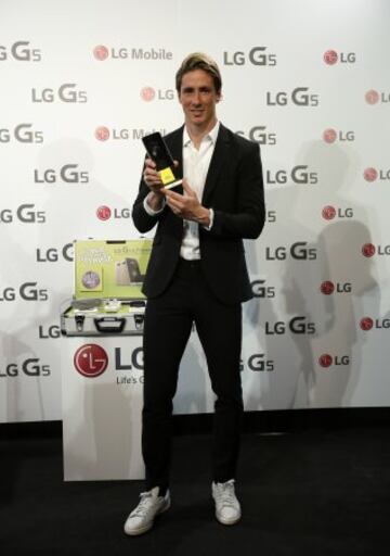 Fernando Torres presenta el nuevo smartphone de LG