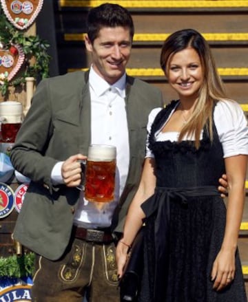 Robert Lewandowski y su esposa Anna.