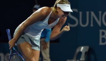 Maria Sharapova aplastó 6-0, 6-1 a Yaroslava Shvedova en segunda ronda de Brisbane.