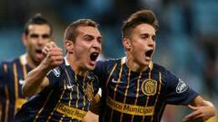 Argentina&#039;s Rosario Central Marco Ruben celebrates after scoring against Brazil&#039;s Gremio during the Copa Libertadores 2016 at Arena do Gremio stadium in Porto Alegre, Brazil, on April 27, 2016.    / AFP PHOTO / JEFFERSON BERNARDES