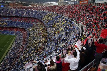 El partido de Champions entre Barcelona y Real Madrid ha batido el récord mundial de asistencia a un partido de fútbol femenino con 91.553 espectadores. El aspecto del Camp Nou era espectacular. 