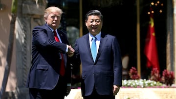 FILE PHOTO: U.S. President Donald Trump (L) and China's President Xi Jinping shake hands while walking at Mar-a-Lago estate after a bilateral meeting in Palm Beach, Florida, U.S., April 7, 2017. REUTERS/Carlos Barria/File Photo