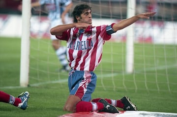 Francisco Narváez jugó ocho años en el Atlético de Madrid.
El delantero gaditano disputó 225 partidos como rojiblanco, anotando 48 goles. Hizo icónico su celebración de gol haciendo el arquero, que fue imitado posteriormente por grandes delanteros del fútbol español como Villa, Torres y Morata.