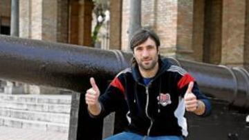 <b>CON LOS CAÑONES PREPARADOS. </b> Mariano Pavone, que se ha convertido en la pareja ideal del goleador Edu, tiene sus armas listas.