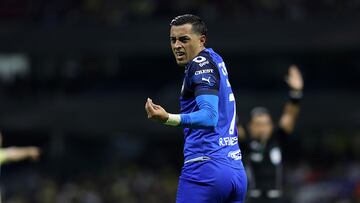 MEX1764. CIUDAD DE MÉXICO (MÉXICO), 08/04/2023.- Rogelio Funes Mori del Monterrey reclama hoy una jugada contra el América, durante un partido por la jornada 14 del torneo Clausura 2023 de la Liga MX, en el Estadio Azteca de Ciudad de México (México). EFE/Sáshenka Gutiérrez
