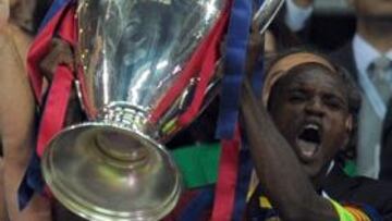 <b>COPA AL AIRE.</b> Abidal fue el encargado de levantar la Copa de Europa.