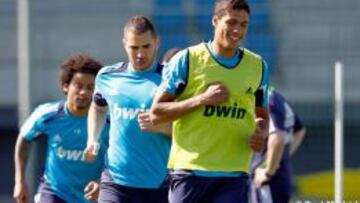 Varane durante el entrenamiento, antes de pasara antidoping.