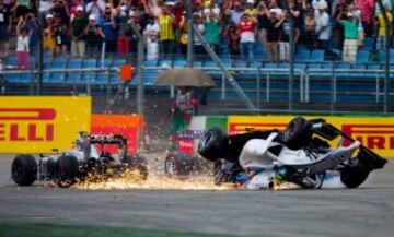 Espectacular accidente de Felipe Massa, en el que salió ileso. 