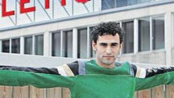 <b>ME HA CAMBIADO LA VIDA, ALUCINO</b>. Unai Alba estaba como un niño pequeño en Lezama. Estoy en una nube, alucinado, contentísimo, me ha cambiado la vida, voy a darlo todo por el Athletic, comentó a AS en compañía de su intermediario, Mikel Mendizabal.