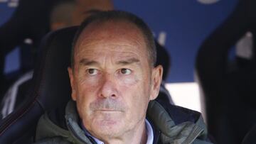 Víctor Fernández, en el banquillo del Real Zaragoza.