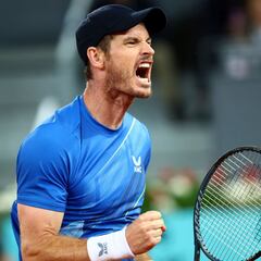 Murray evidencia las dificultades de un errático Thiem