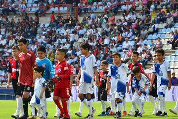 Los niños protagonizaron los protocolos de la jornada 16