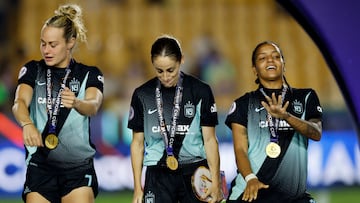 Esther González celebra con sus compañeras del Gotham FC la conquista de la CONCACAF Women Champions Cup.