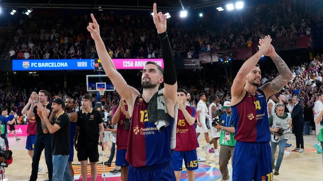 Satoransky y Willy celebran con el Palau tras el triunfo en el cuarto partido contra el M¨®naco.