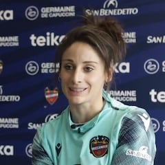 Esther, sobre el pichichi: "Me hace mucha ilusión estar ahí"