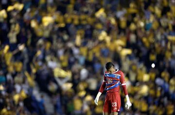 Cruz Azul's Colombian goalkeeper #23 Kevin Mier reacts after the Liga MX Clausura tournament semi-final second leg football match between America and Cruz Azul at Ciudad de los Deportes stadium in Mexico City on May 18, 2025. (Photo by Rodrigo Oropeza / AFP)
