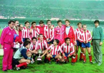 Equipo del Atl¨¦tico de Madrid campe¨®n de la Supercopa de Espa?a de 1985.