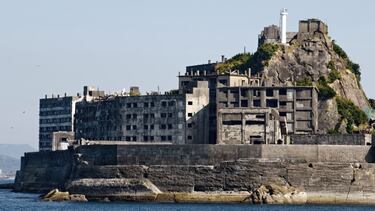 Isla Hashima, la ciudad fantasma en medio del mar en la que se rodó una de las mejores películas de 007