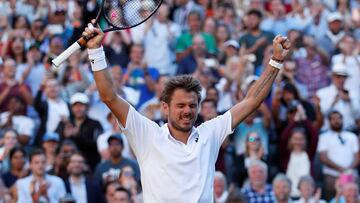 Stan Wawrinka celebra su victoria ante Grigor Dimitrov en primera ronda de Wimbledon.