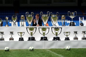 Integrante de la primera plantilla del Real Madrid desde 1999, Iker Casillas defendió la portería del conjunto madridista en 725 partidos oficiales. Conquistó cinco Ligas, tres Copas de Europa, dos Copas de España, dos Intercontinentales (acudió a la ganada en 1998 al Vasco da Gama), cuatro Supercopas de España, dos Supercopas de Europa y un Mundial de Clubes.