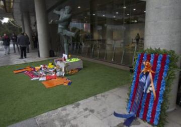 El improvisado homenaje de la afición culé a Johan Cruyff