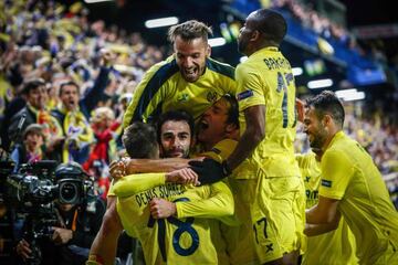 Villareal celebrate late winner.