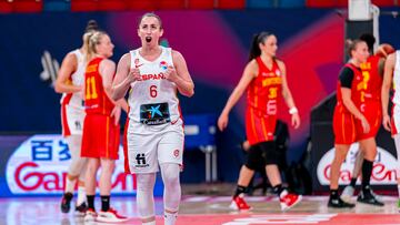 Silvia Dom¨ªnguez, base de la Selecci¨®n, ante Montenegro en el Eurobasket.