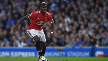 Pogba controla el bal&oacute;n durante el partido ante el Brighton.