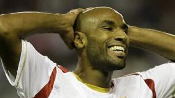<strong>RENOVACIÓN.</strong> Kanouté amplía su contrato con el Sevilla.