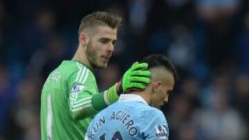 Agüero, consolado por De Gea tras el Manchester City 0-1 Manchester United.