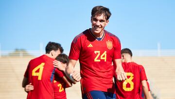 Carlos Espí celebra uno de sus dos goles ante Noruega Sub-19 (RFEF).