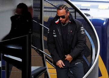 El piloto de Fórmula 1 de Mercedes, actual defensor del título y pentacampeón del mundo, percibe cada temporada un salario de 49 millones de euros por dos años hasta 2020.