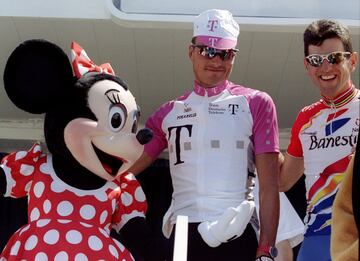 El 25 de mayo de 2007 el corredor convulsionó el mundo del ciclismo al reconocer en una conferencia de prensa en Copenhague que se dopó con EPO durante 5 años, desde 1993 hasta 1998, situación por la cual el Tour de Francia ya no le considera vencedor de la edición de 1996.