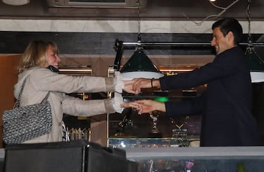 Djokovic, con su madre, Dijana.