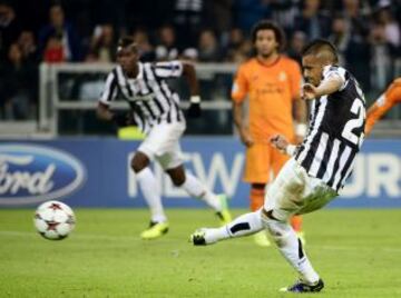 Arturo Vidal marca de penalti para la Juve. 1-0.